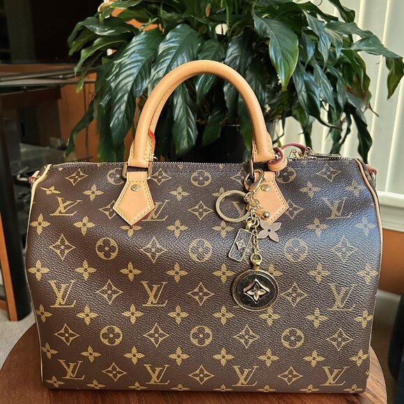 RUSTIC CLOVER BAG CHARM Black and Gold Tone 🍀 - Picture 6 of 9